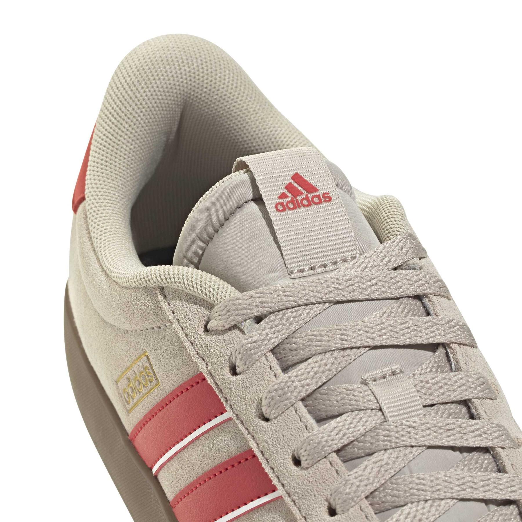 product/a/d/adidas_jr8644_8_footwear_photography_detail_view_1_white-nw091725.jpg
