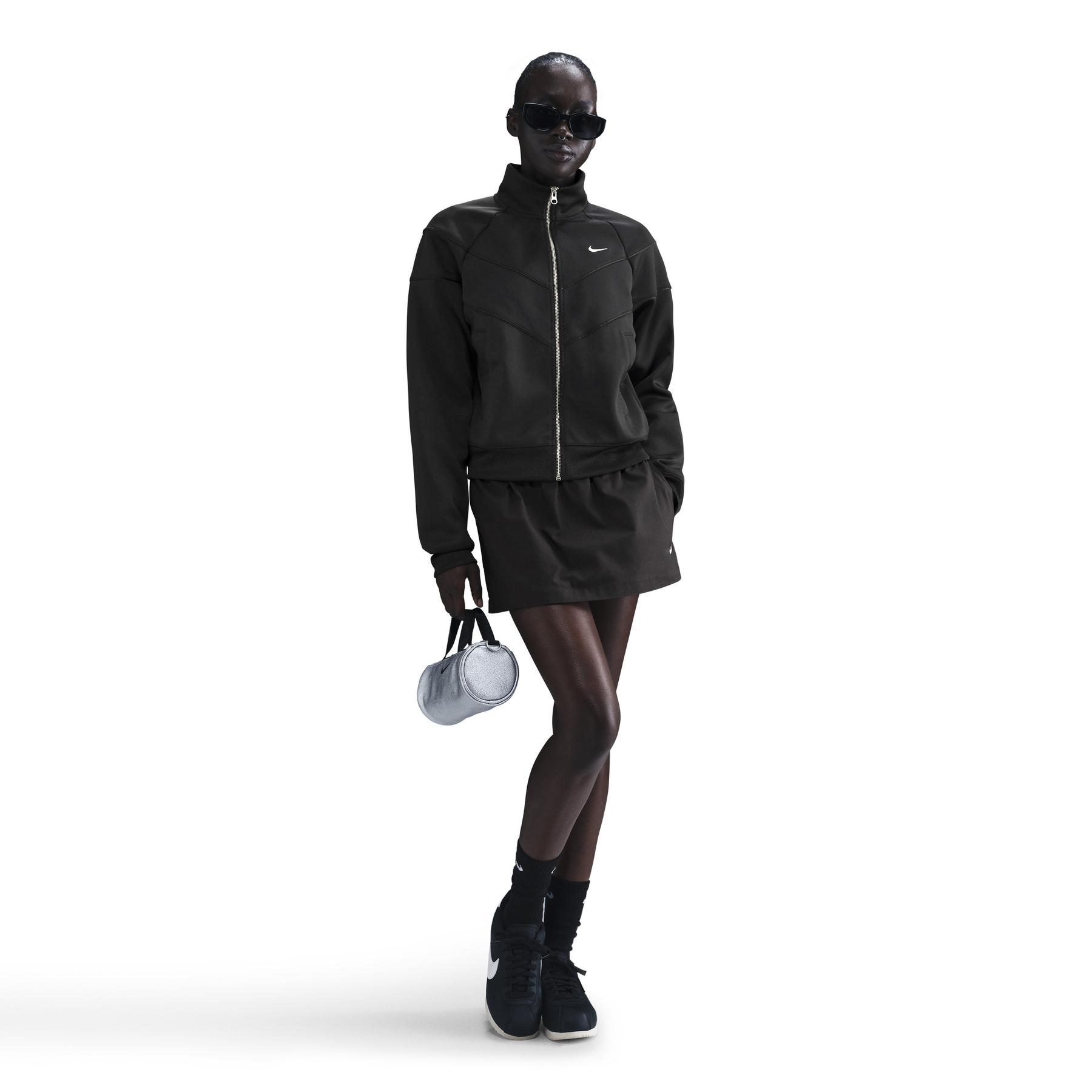 product/n/i/nike_hj0975-010_black-white_1.jpg