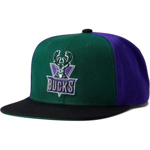 6hsssh21297-mbugnbk-snapback-cap-milwaukee-bucks-on-the-block-hwc-green-black-one-size