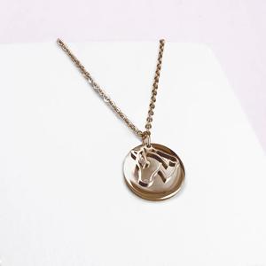 pt-pe-01-dp-gp-00-xx-horse-pendant-with-woman-charms-ponytail-co-gold-one-size